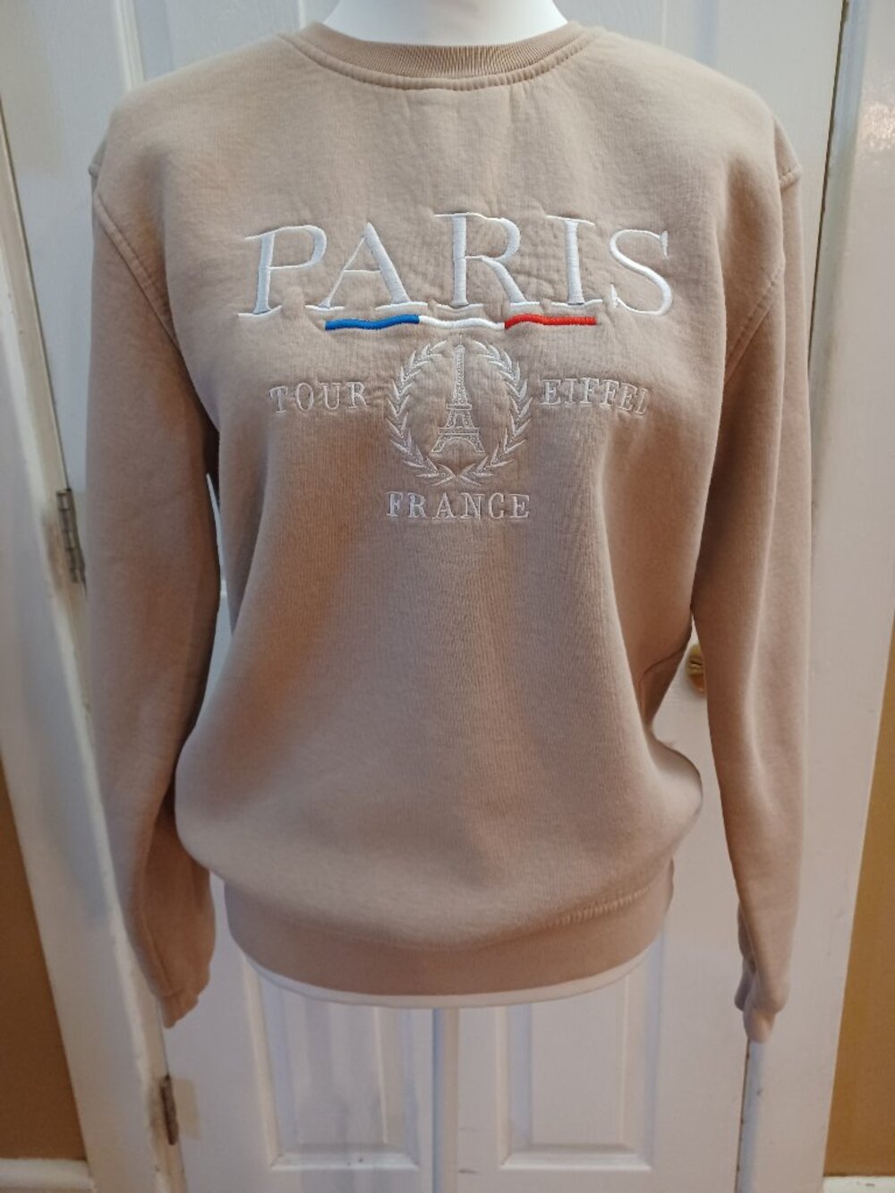 Paris Tour Eiffel Embroidered Beige Pullover Sweatshirt Size L Comfort Travel
